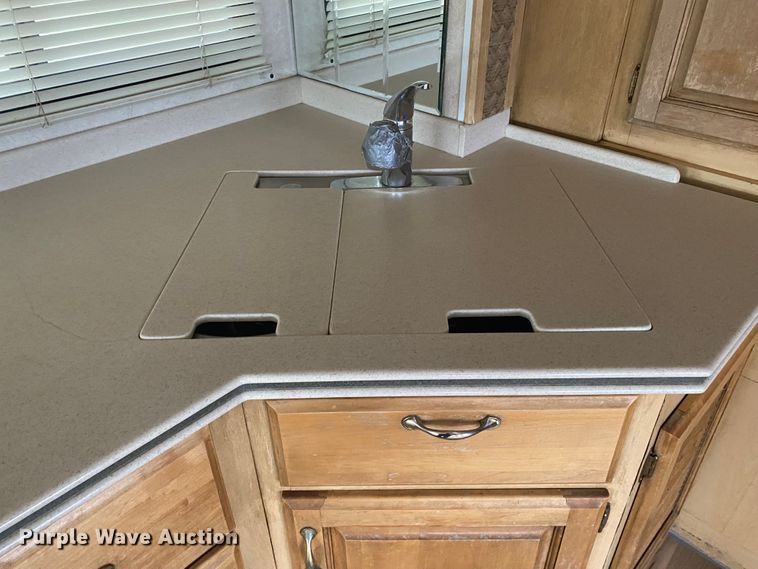 image for item JN9153 2004 Safari Cheetah  RV