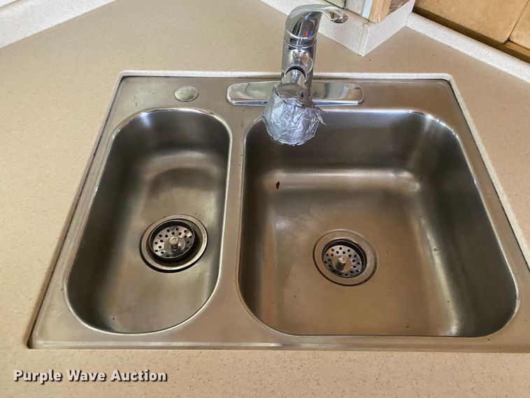 image for item JN9153 2004 Safari Cheetah  RV