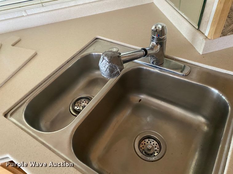 image for item JN9153 2004 Safari Cheetah  RV