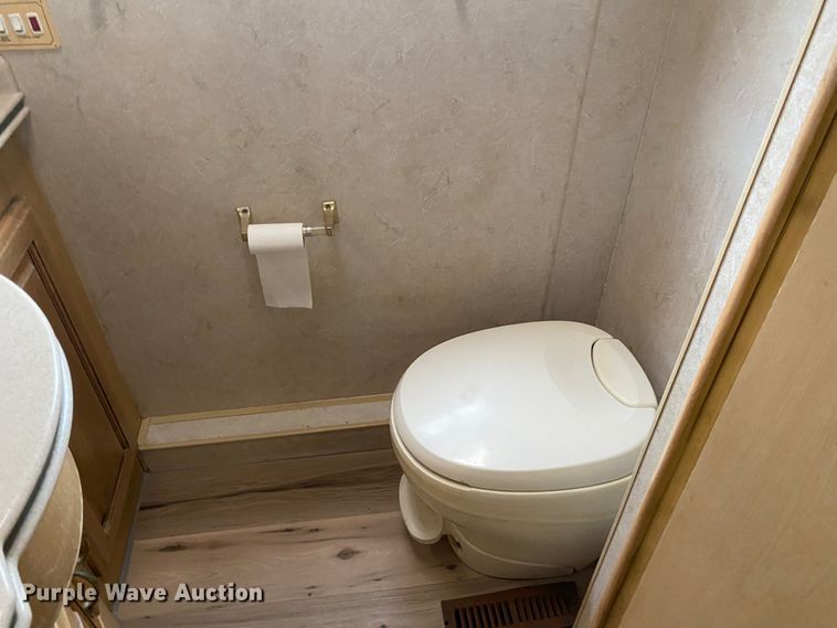 image for item JN9153 2004 Safari Cheetah  RV