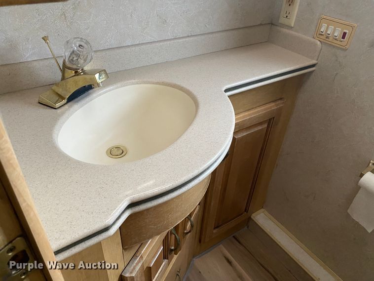 image for item JN9153 2004 Safari Cheetah  RV