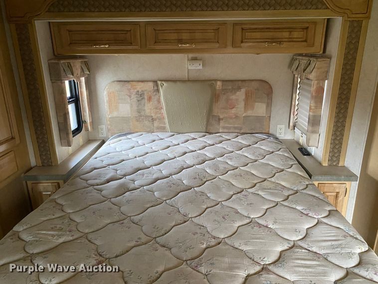 image for item JN9153 2004 Safari Cheetah  RV