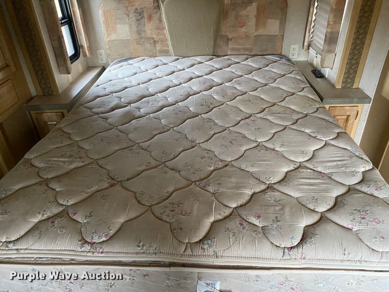 image for item JN9153 2004 Safari Cheetah  RV