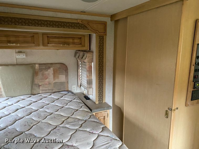 image for item JN9153 2004 Safari Cheetah  RV