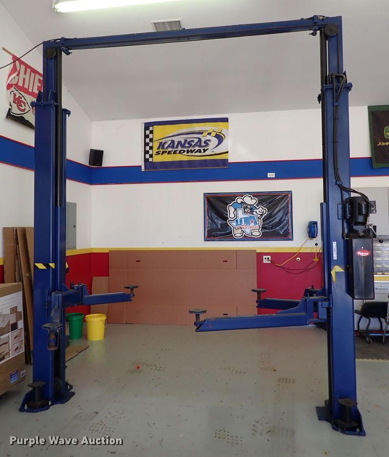 image for item JU9022 Forward  two post automotive lift