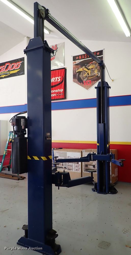 image for item JU9022 Forward  two post automotive lift