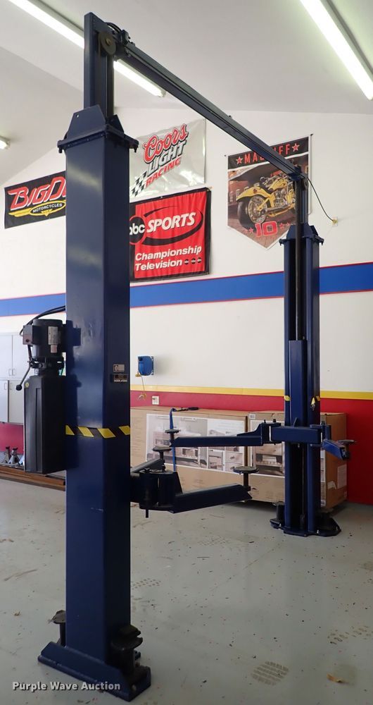 image for item JU9022 Forward  two post automotive lift