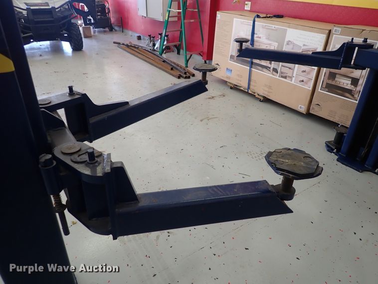 image for item JU9022 Forward  two post automotive lift