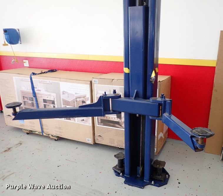 image for item JU9022 Forward  two post automotive lift