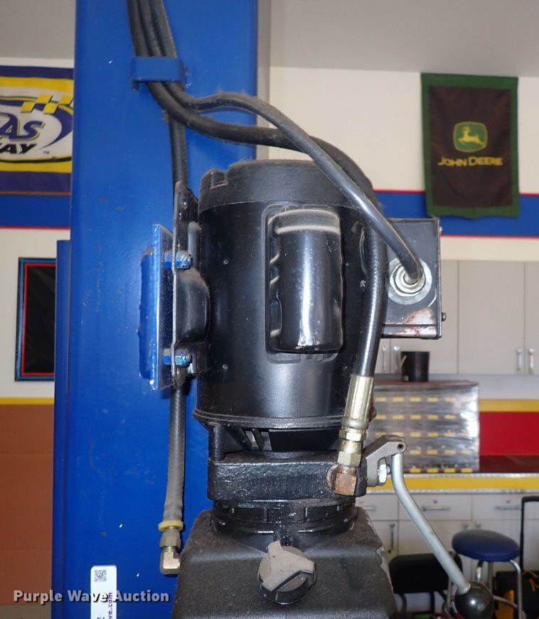 image for item JU9022 Forward  two post automotive lift