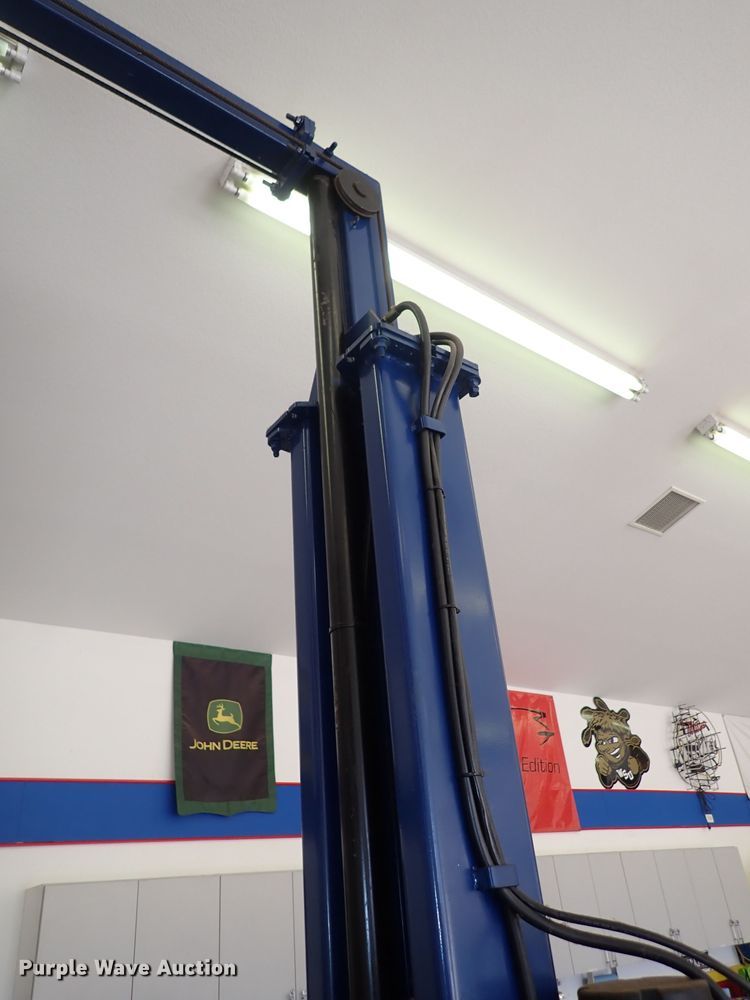 image for item JU9022 Forward  two post automotive lift