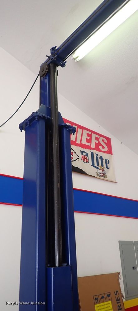 image for item JU9022 Forward  two post automotive lift