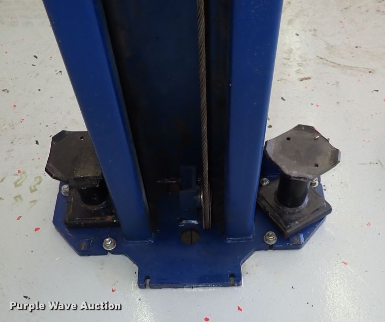 image for item JU9022 Forward  two post automotive lift