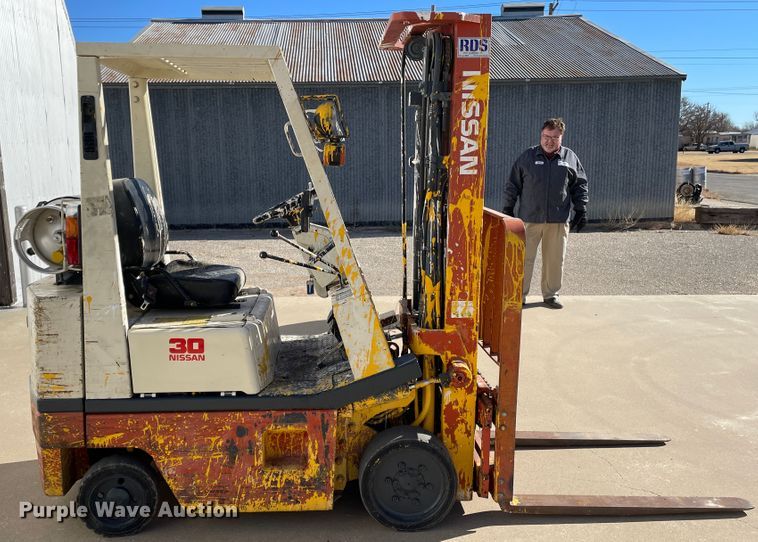 image for item JX9875 Nissan 30  forklift