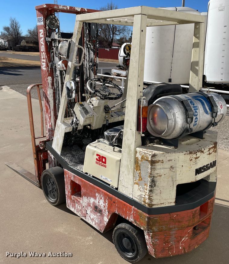 image for item JX9875 Nissan 30  forklift