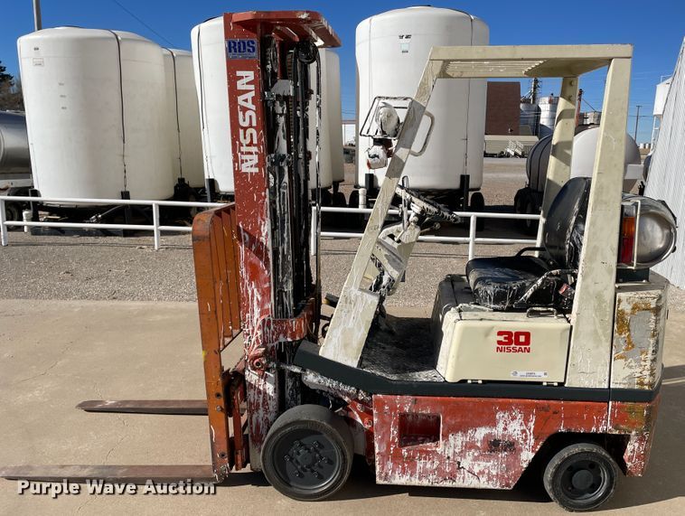 image for item JX9875 Nissan 30  forklift