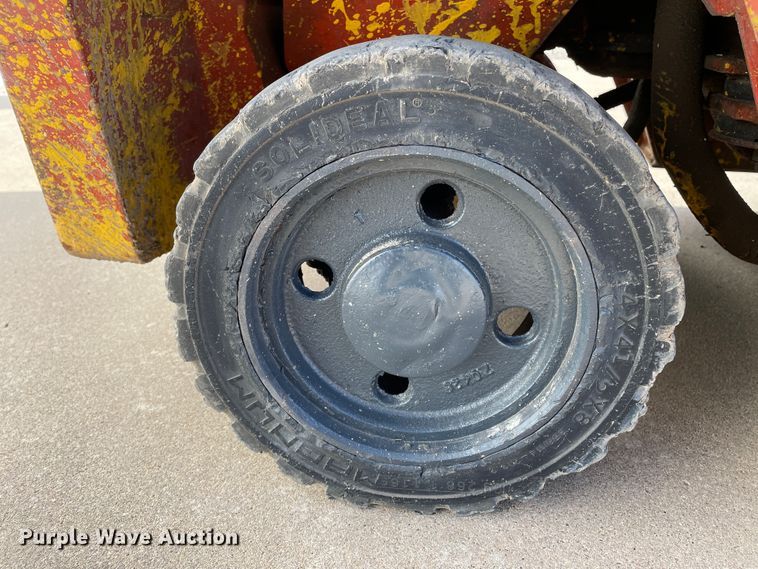 image for item JX9875 Nissan 30  forklift