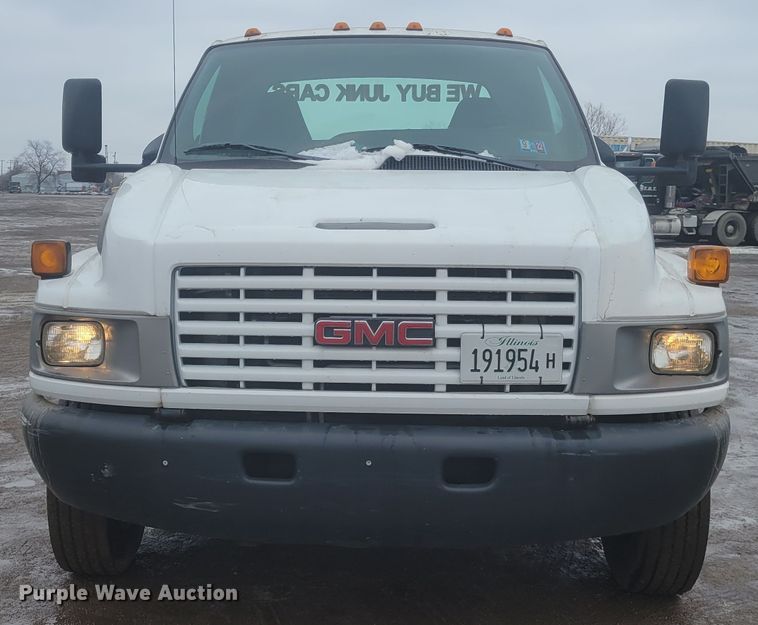 image for item KH9864 2005 GMC C5500  tow truck