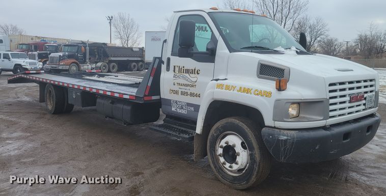 image for item KH9864 2005 GMC C5500  tow truck