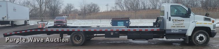 image for item KH9864 2005 GMC C5500  tow truck