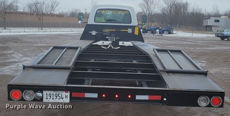 image for item KH9864 2005 GMC C5500  tow truck