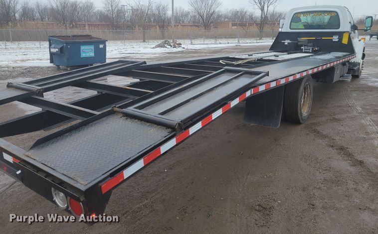 image for item KH9864 2005 GMC C5500  tow truck