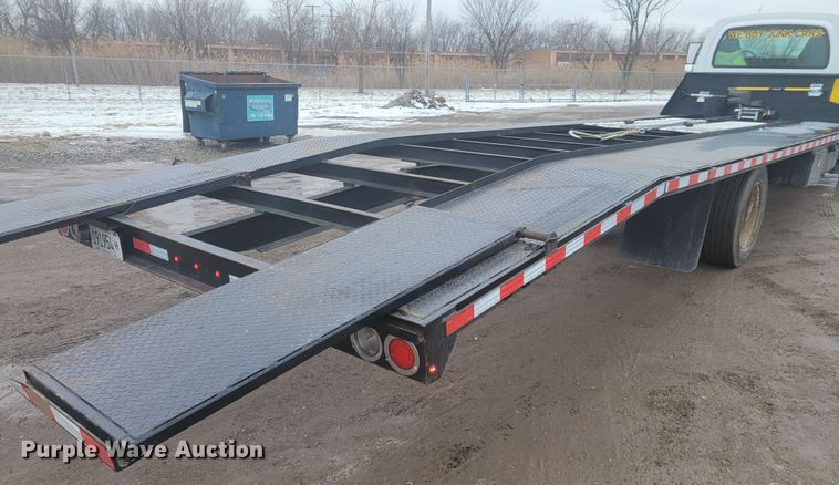 image for item KH9864 2005 GMC C5500  tow truck