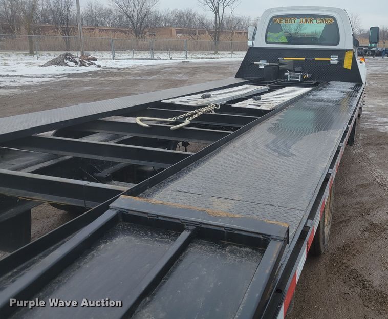 image for item KH9864 2005 GMC C5500  tow truck