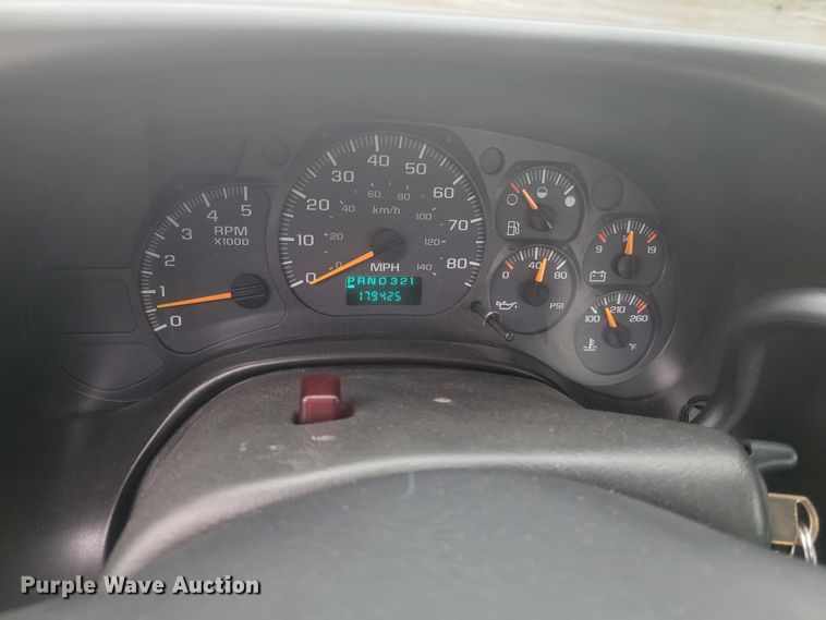 image for item KH9864 2005 GMC C5500  tow truck