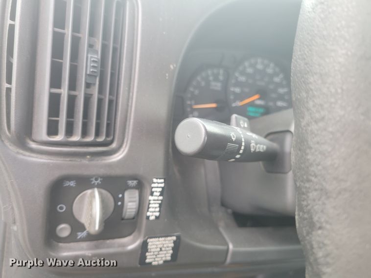 image for item KH9864 2005 GMC C5500  tow truck