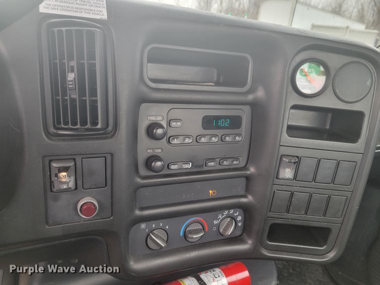 image for item KH9864 2005 GMC C5500  tow truck