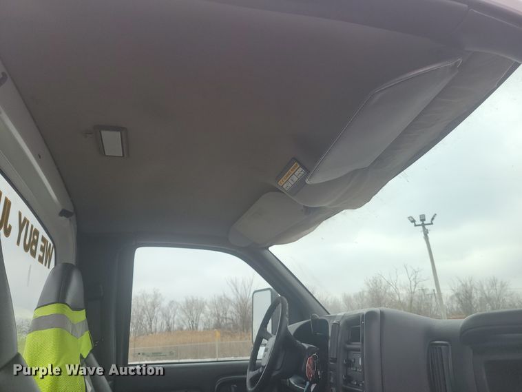 image for item KH9864 2005 GMC C5500  tow truck