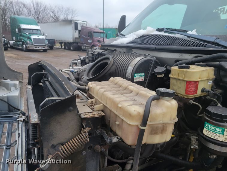 image for item KH9864 2005 GMC C5500  tow truck