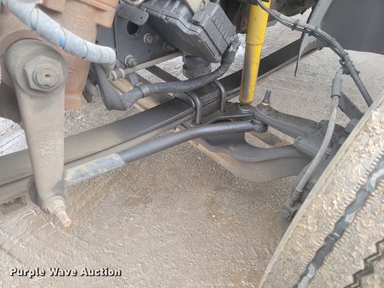 image for item KH9864 2005 GMC C5500  tow truck