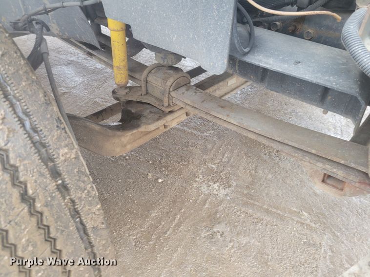 image for item KH9864 2005 GMC C5500  tow truck