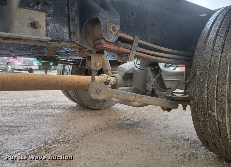 image for item KH9864 2005 GMC C5500  tow truck