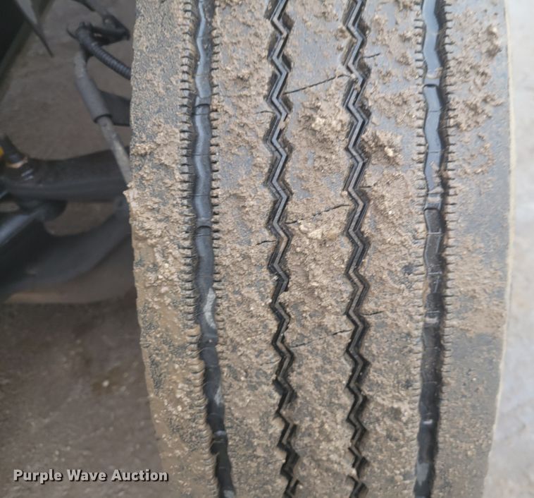 image for item KH9864 2005 GMC C5500  tow truck