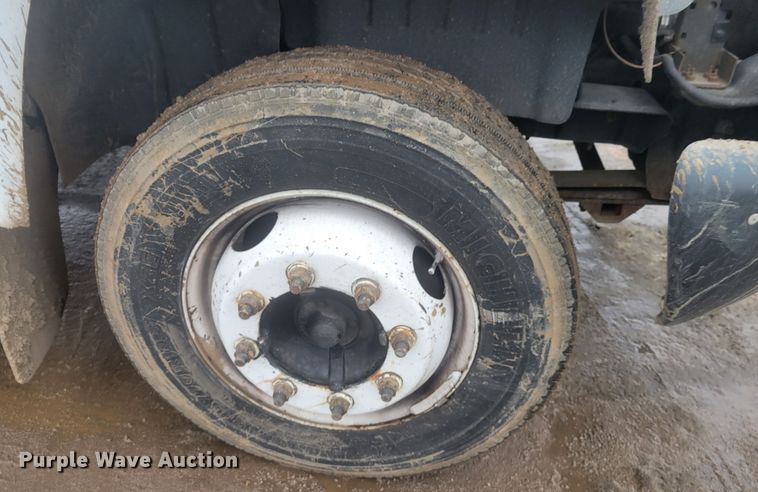 image for item KH9864 2005 GMC C5500  tow truck