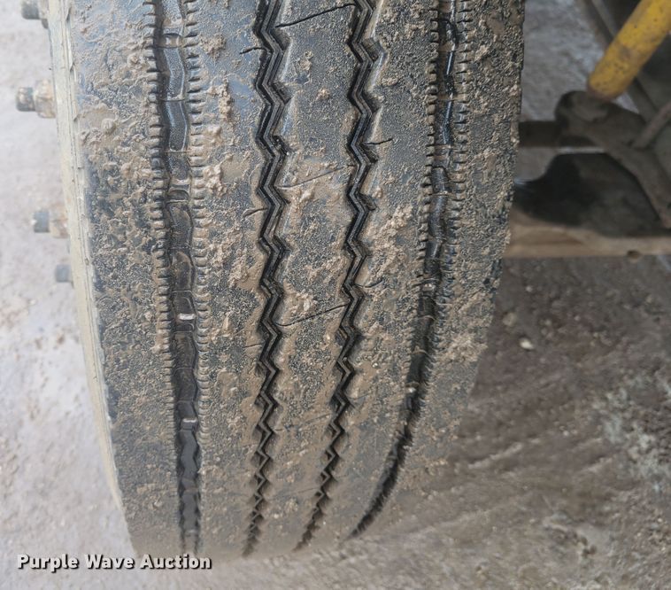 image for item KH9864 2005 GMC C5500  tow truck