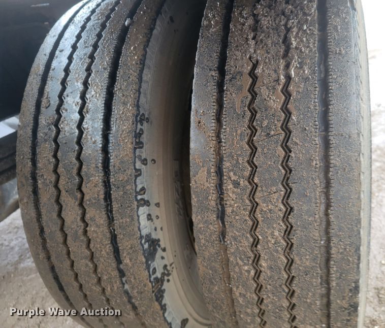 image for item KH9864 2005 GMC C5500  tow truck