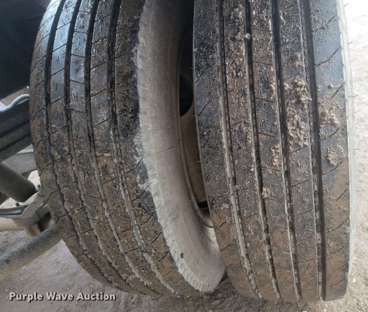 image for item KH9864 2005 GMC C5500  tow truck