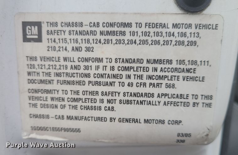 image for item KH9864 2005 GMC C5500  tow truck