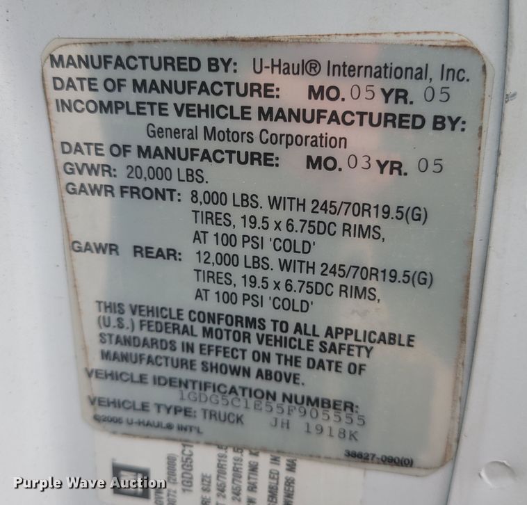 image for item KH9864 2005 GMC C5500  tow truck