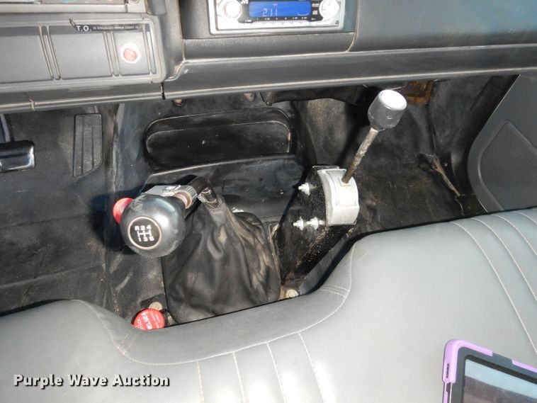 image for item DH8814 2002 GMC C6500  dump truck