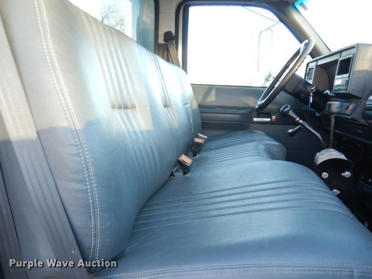 image for item DH8814 2002 GMC C6500  dump truck