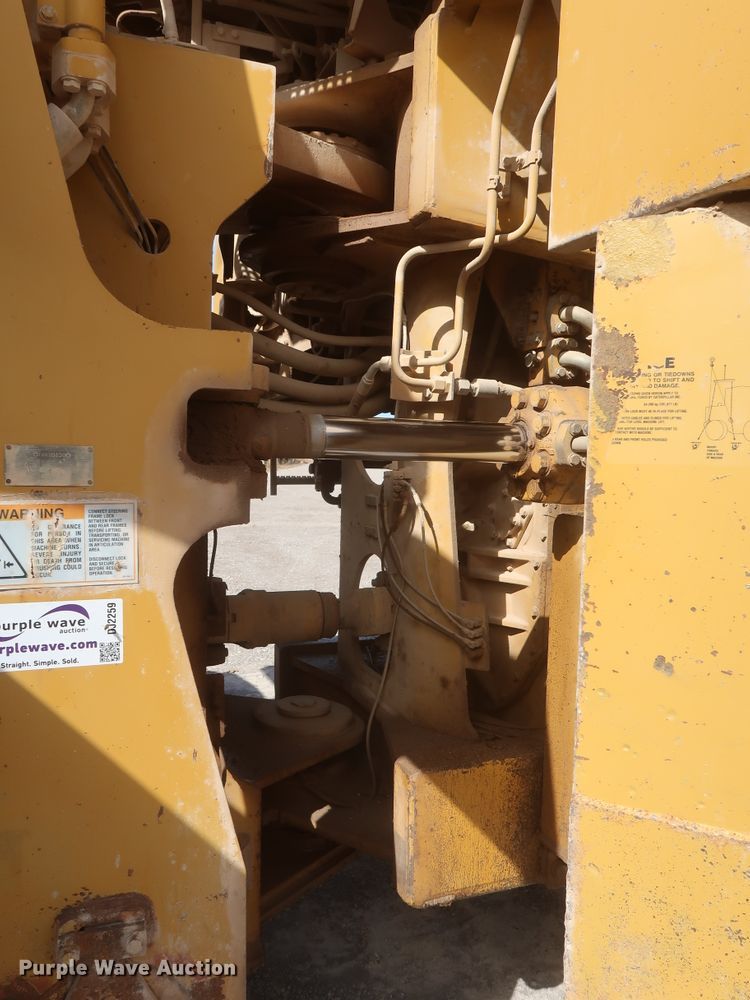 image for item DJ2259 1995 Caterpillar 990 Series II  wheel loader