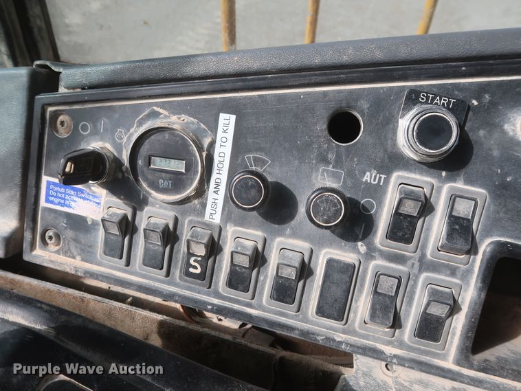 image for item DJ2259 1995 Caterpillar 990 Series II  wheel loader