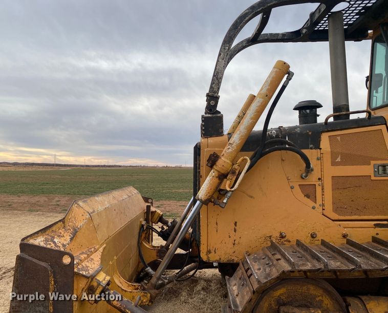 image for item DL1402 2001 John Deere 850C Series II  dozer