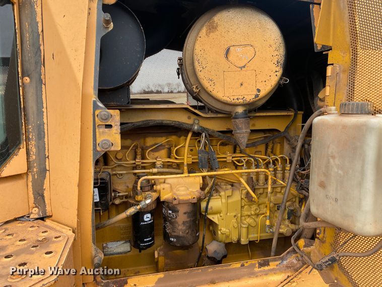 image for item DL1402 2001 John Deere 850C Series II  dozer