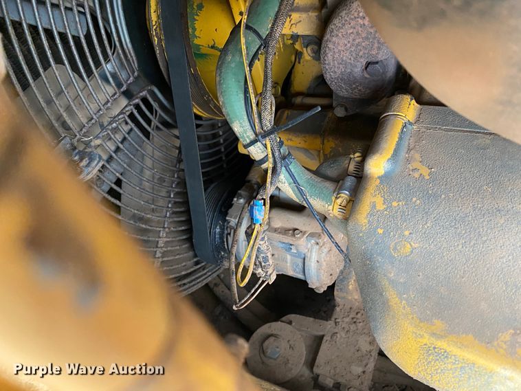 image for item DL1402 2001 John Deere 850C Series II  dozer